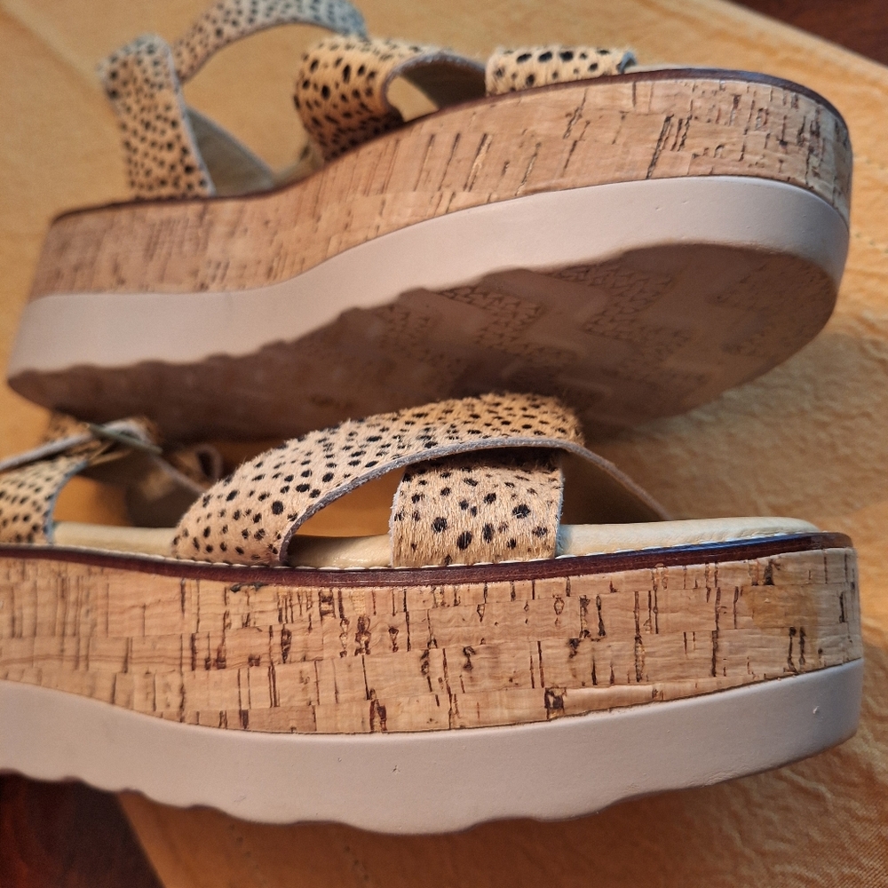 NWOT leather BOUTIQUE BY CORKYS furry platform flatform sandals si… - Picture 9 of 15